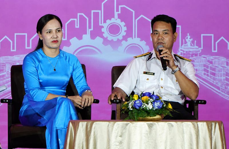 The family of Ms. Nguyen Thi Hue (HCMC), a full-time trade union official, is one of the typical families overcoming difficulties, commended by the VGCL for 95 typical families of workers, civil servants, and laborers nationwide. Photo: Chan Phuc