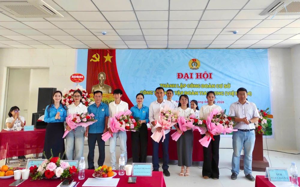 The grassroots trade union of Tianneng Group Co., Ltd. (Vietnam) was established with 245 union members. Photo: Nghe An Trade Union