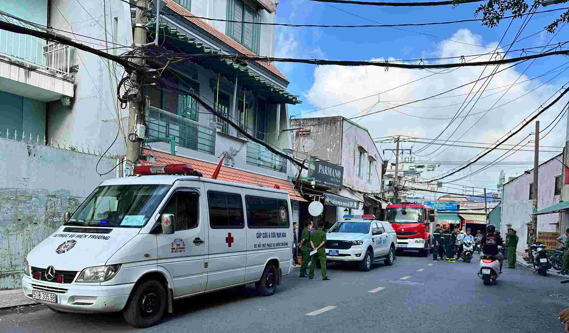 Scene of the coffee shop fire in Phu Thanh ward. Photo: Dong Hoang