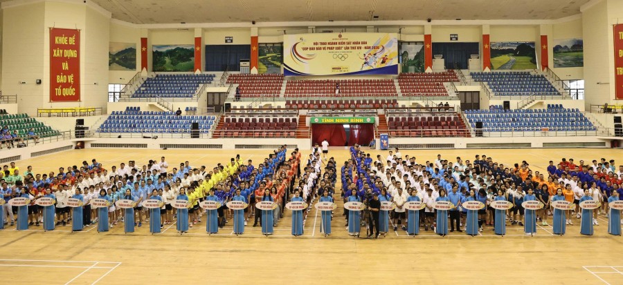 Overview of the opening ceremony of the Sports Festival of the People's Procuracy sector - Law Protection Newspaper Cup 2026. Photo: BTC
