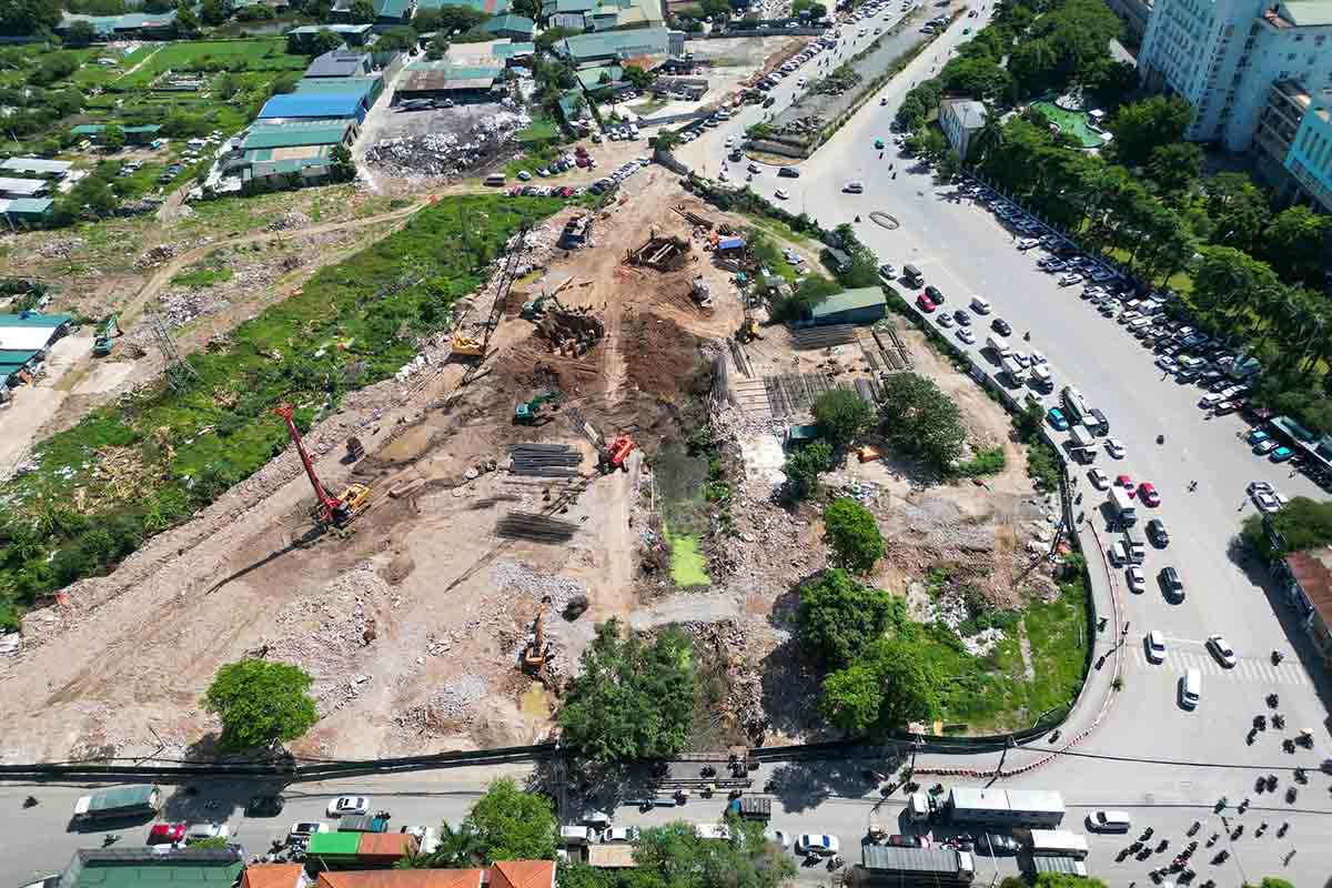 Construction site of Pham Tu - Road 70 intersection project (Hanoi). Photo: Song Huu