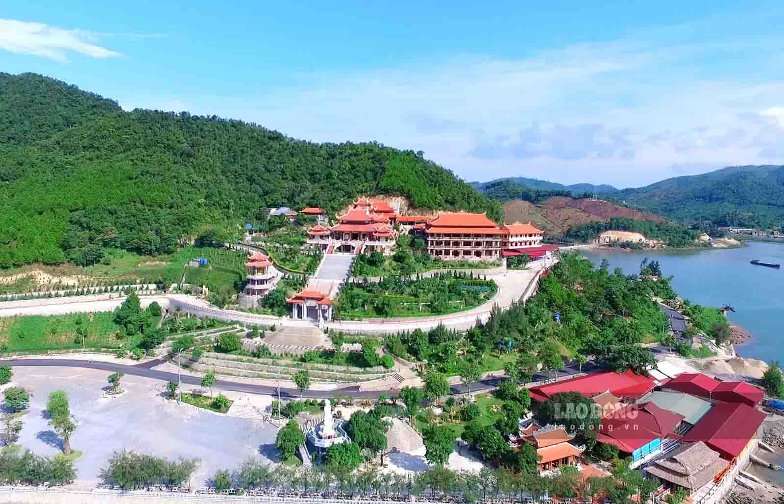 Cai Bau Pagoda (or Truc Lam Giac Tam Zen Monastery) in Quang Ninh. Photo: Doan Hung