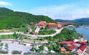 Chùa Cái Bầu - chốn tâm linh bên vịnh Bái Tử Long