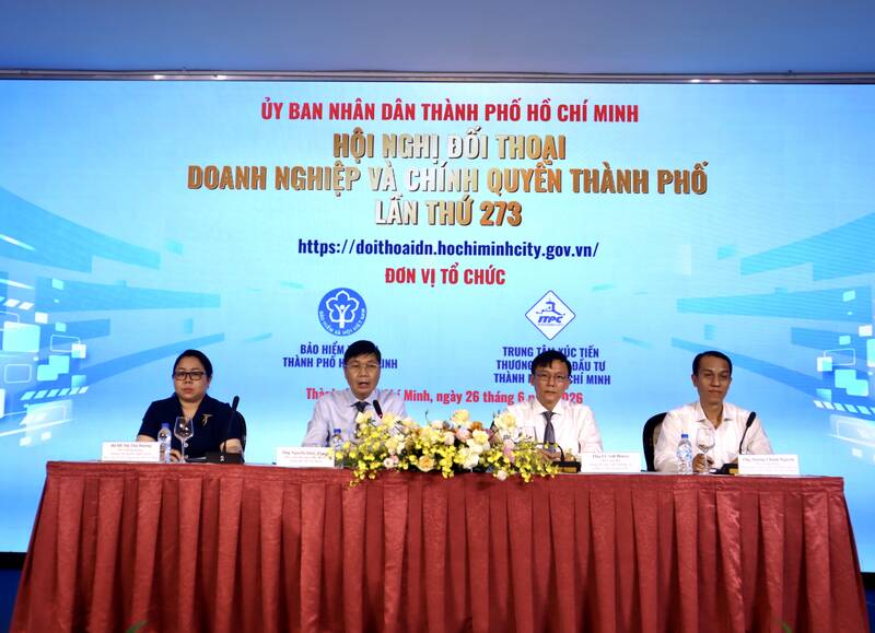 Business - City Government Dialogue Conference with a thematic topic on social insurance policy. Photo: Phu Quoc
