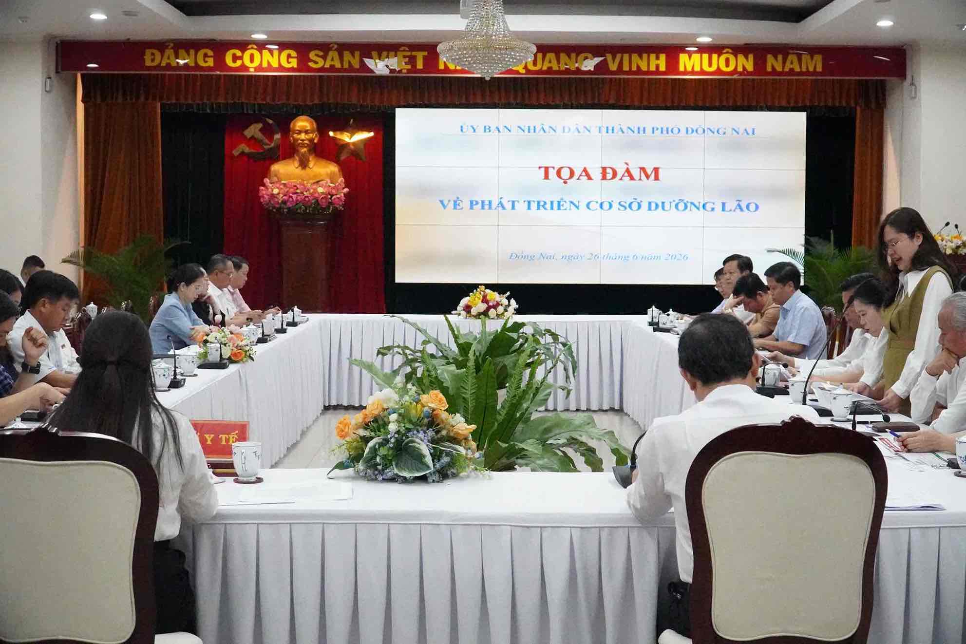 Tọa đàm về phát triển cơ sở dưỡng lão thành phố Đồng Nai. Ảnh: HAC