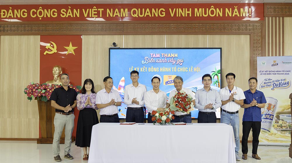 Signing ceremony of cooperation between Larue and Quang Phu ward takes place in Da Nang. Photo: VietGate
