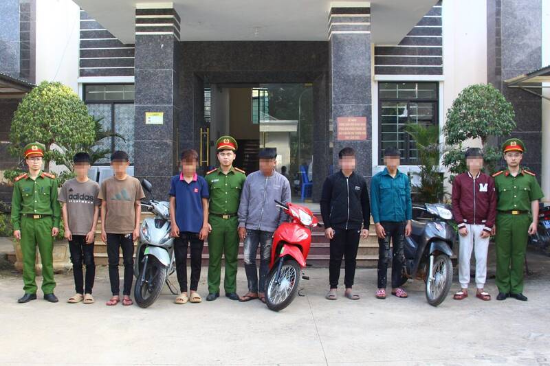 Các đối tượng tại cơ quan Công an. Ảnh: Công an tỉnh Sơn La
