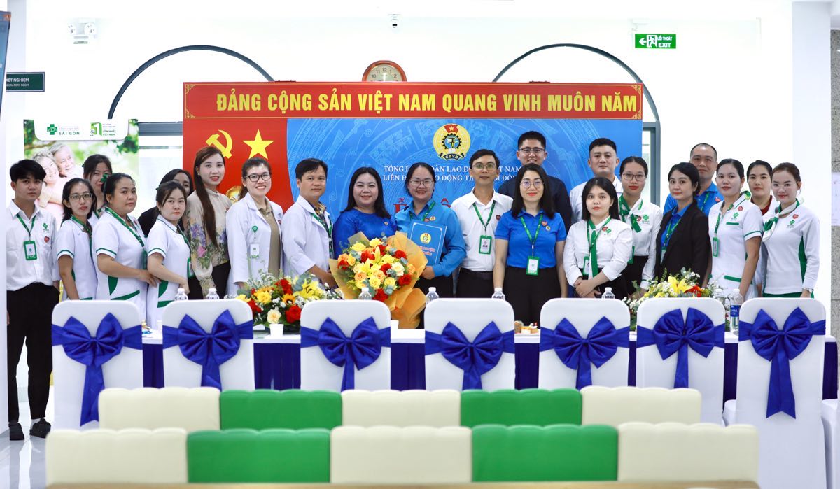 The grassroots trade union of Saigon Binh Thuan International Eye Hospital Joint Stock Company was established with 28 union members. Photo: Duy Tuan