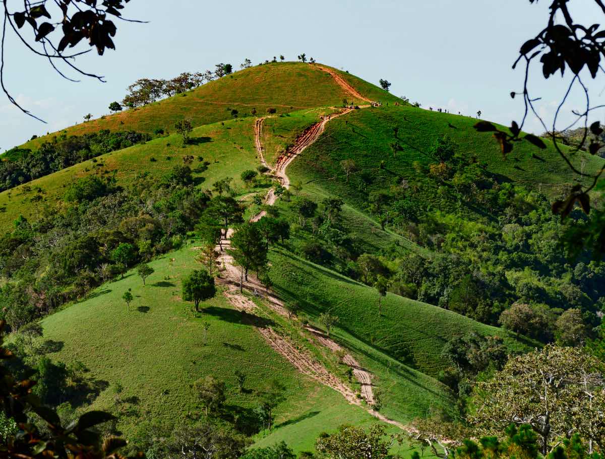 Những ngọn đồi trên cung trekking. Ảnh: Thành Trường