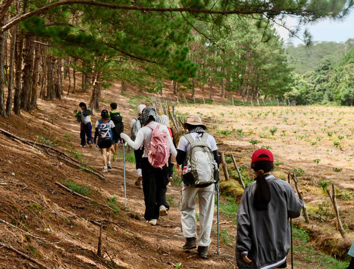 Nhiều địa hình phải vượt qua trên cung trekking này. Ảnh: Thành Trường