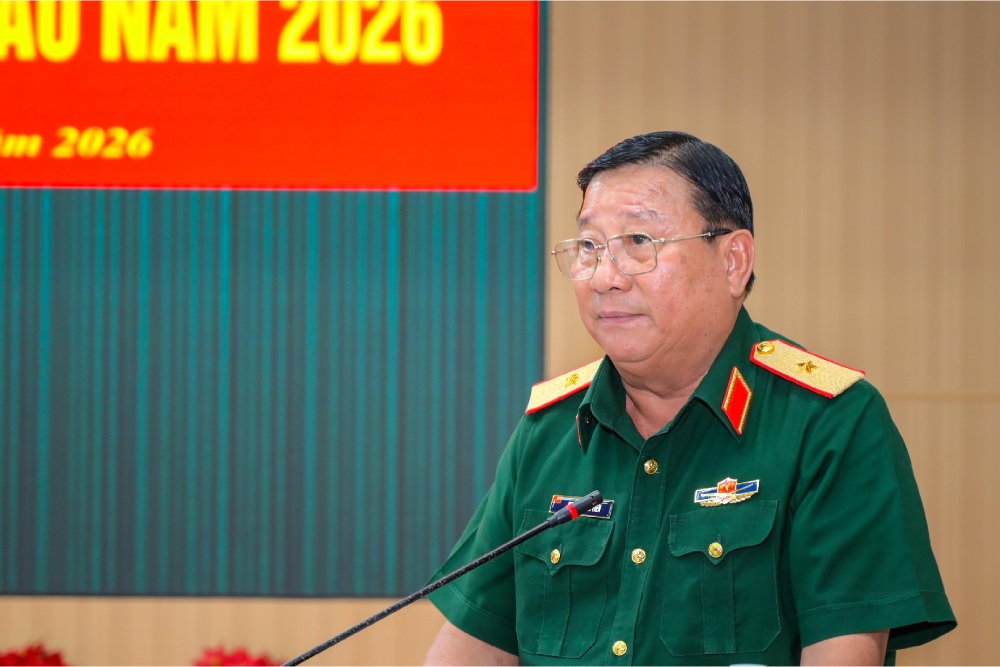 Thiếu tướng Nguyễn Văn Tiền, Phó Tư lệnh Quân khu 9 phát biểu tại Hội nghị. Ảnh: Phương Vũ