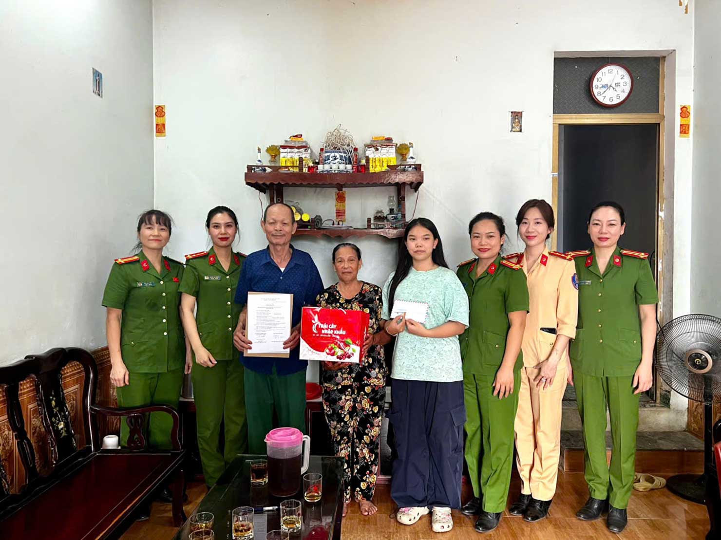 Hoạt động an sinh xã hội của Hội Phụ nữ khối Cảnh sát nhân dân Công an tỉnh. Ảnh: CA Lào Cai