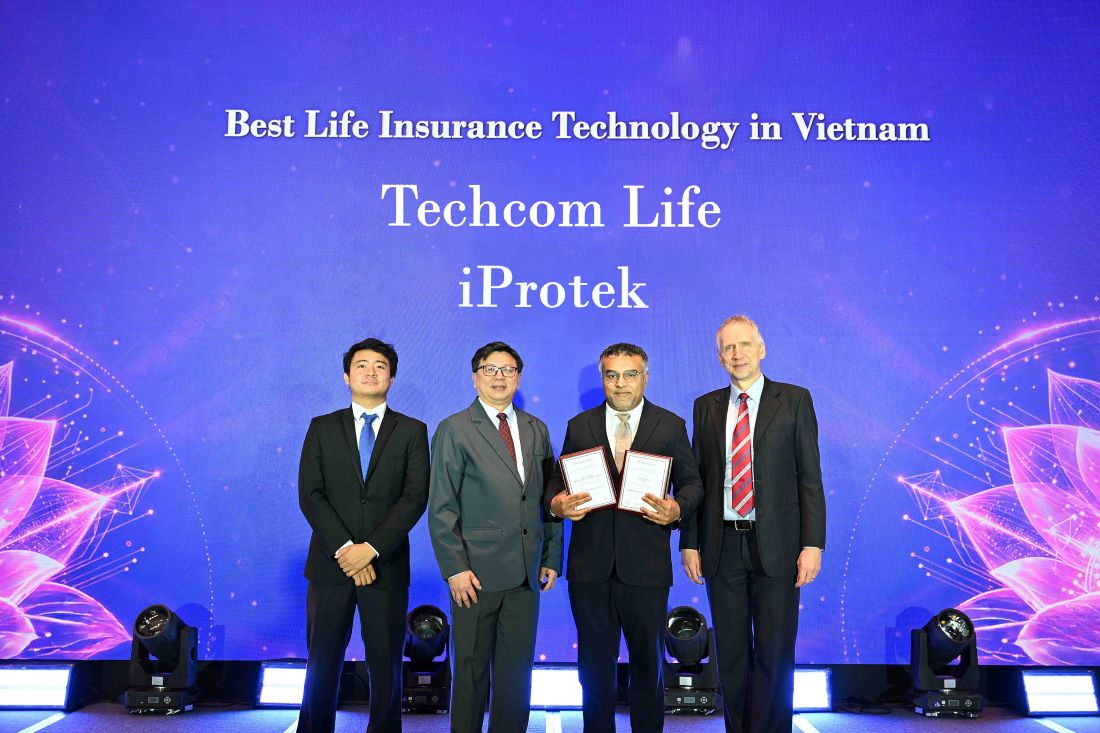 Đại diện Techcom Life nhận giải Công nghệ Bảo hiểm Nhân thọ xuất sắc nhất Việt Nam tại Lễ trao giải The Asian Banker Vietnam Awards 2026. Ảnh: Techcom Life