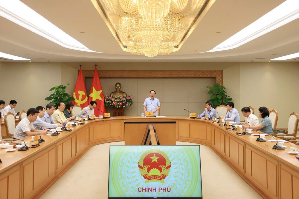 Phó Thủ tướng Chính phủ Lê Tiến Châu chủ trì họp với ngành giáo dục và đào tạo. Ảnh: VGP