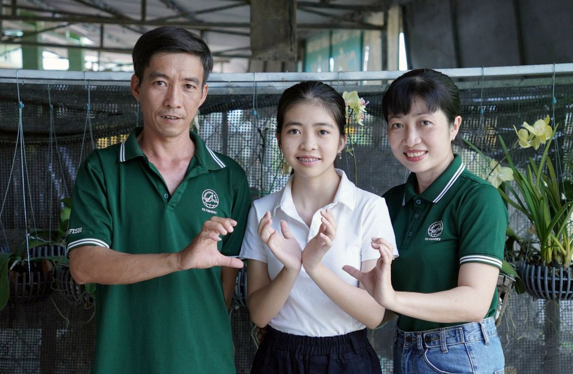 Ms. Thao with her husband and children. Photo: NVCC