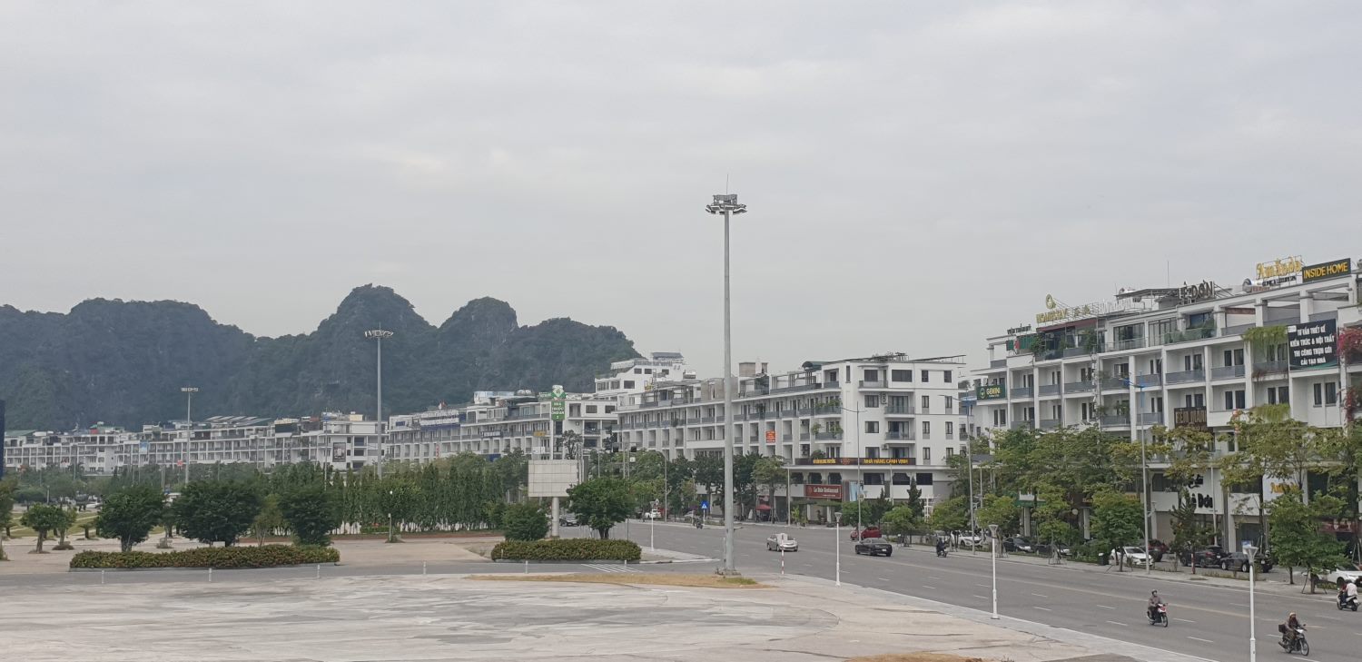 Une zone urbaine du quartier de Ha Long, province de Quang Ninh. Photo de : Nguyen Hung