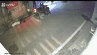 Công an điều tra vụ cô gái bị hành hung giữa đêm ở Hà Nội. Ảnh cắt từ Clip