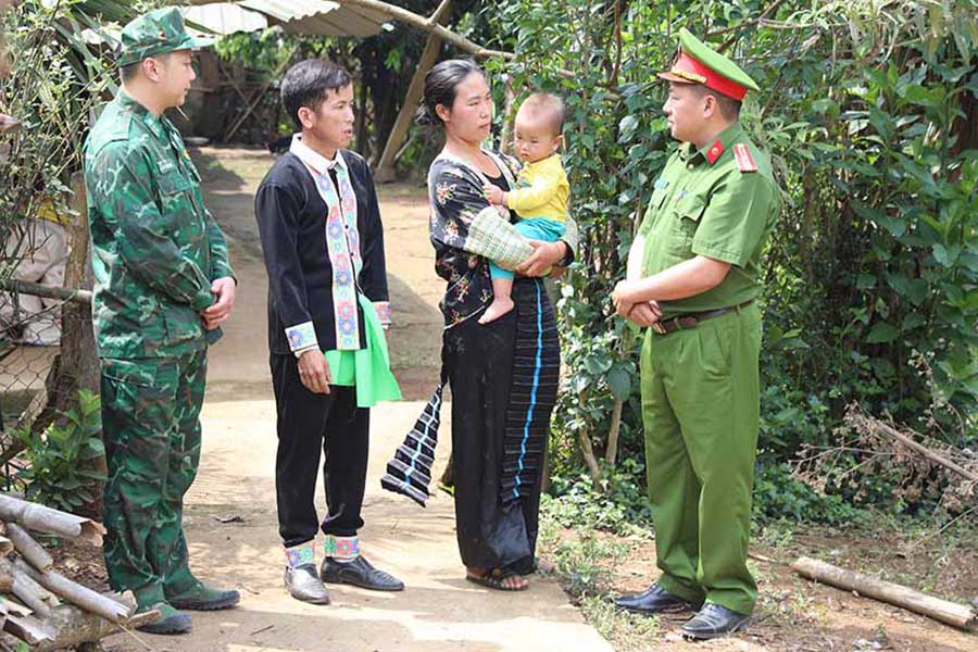 Phương pháp tuyên truyền gần dân, sát dân được lực lượng Công an cơ sở chú trọng. Ảnh: Công an Sơn La