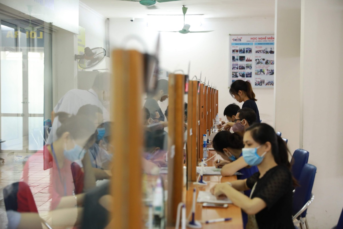 The Ministry of Home Affairs proposes rounding the contribution period when calculating the pension benefit level for people with odd months up to 0.25 years. Photo: Hai Nguyen