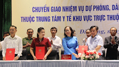 Commune and ward health stations, local authorities in Da Nang propose that the Department of Health support professional training for grassroots human resources. Photo: Thanh Huyen
