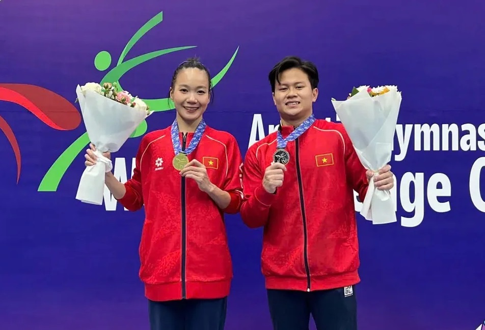 Quỳnh Như (à gauche) a participé au Championnat du monde de gymnastique artistique Coupe Challenge 2026 avant de participer au Championnat d'Asie 2026. Photo: Trương Minh Sang