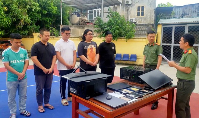 警察機関が銀行口座情報の違法売買組織を摘発。写真:タインホア省警察