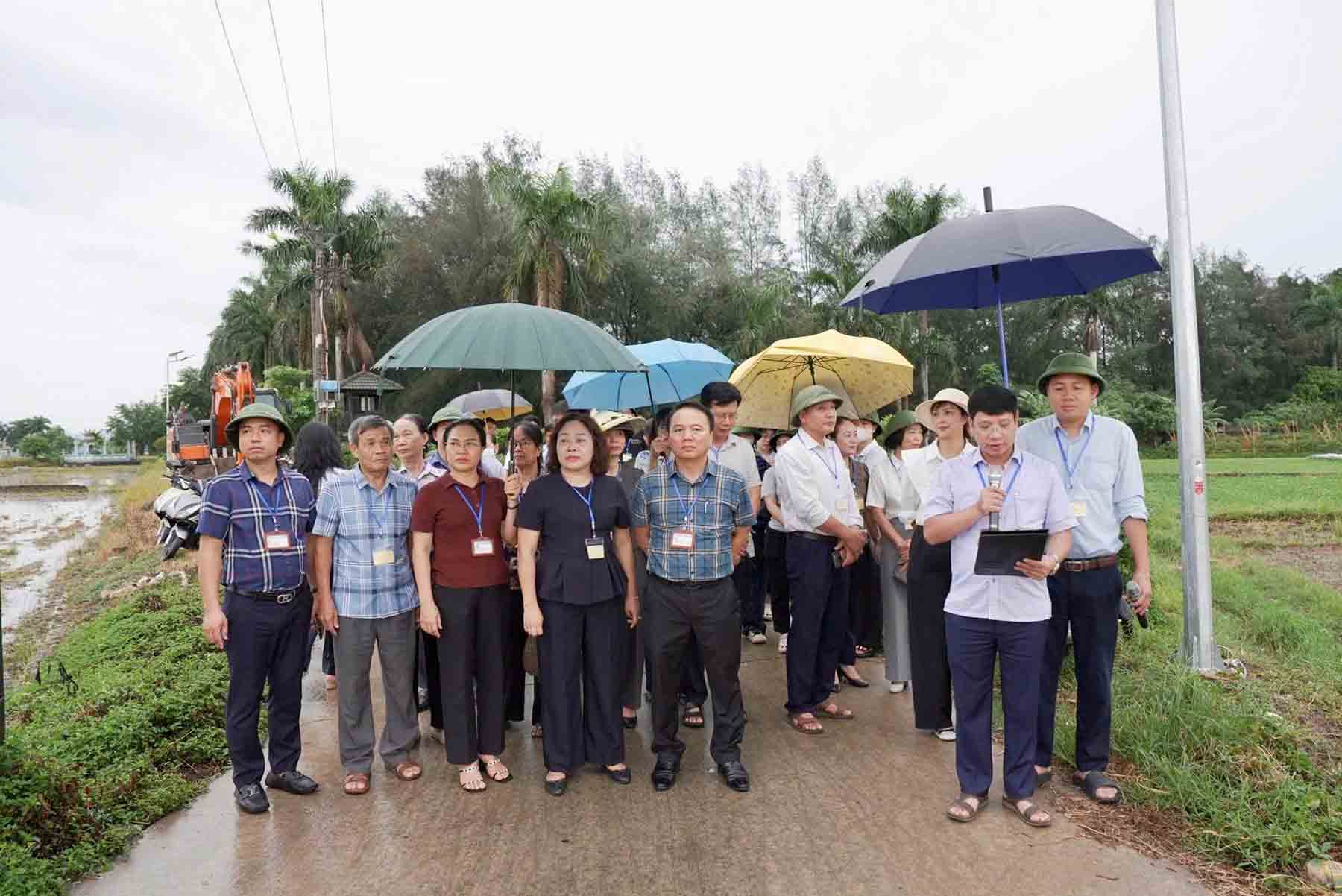 Thien Loc commune (Hanoi) organizes coercive land recovery to implement the technical infrastructure construction project at point X1, Tho Da village. Photo: Thien Loc commune
