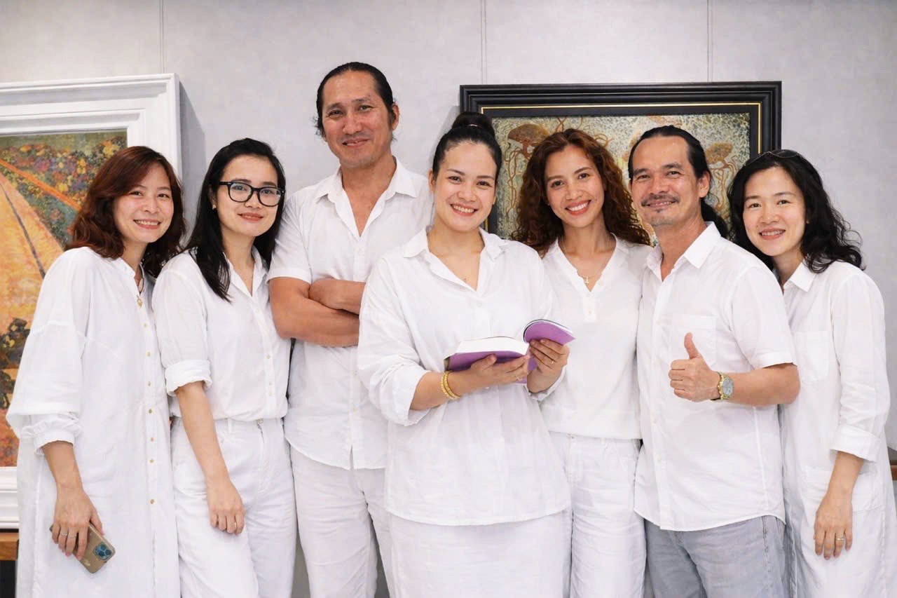 7 họa sĩ cùng tham gia triển lãm.