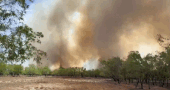 Poursuite des incendies de forêt à Quảng Trị, l'armée est mobilisée pour éteindre l'incendie. Photo: Hàn Nguyên