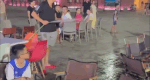 La police enquête sur l'affaire de pulvérisation d'eau sur des touristes à Cửa Lò. Photo: Fournie par les habitants