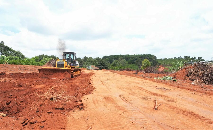 Leaders of Lam Dong province requested that, to ensure progress and site handover, construction must be carried out as soon as possible. Photo: Phuc Khanh
