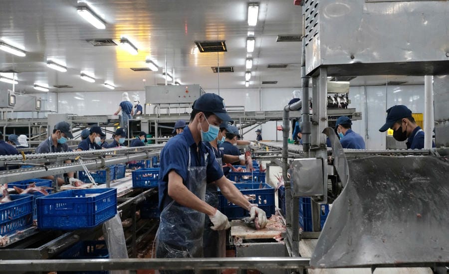 The proposal for 2 options to increase the minimum wage in 2027 is expected to reduce the pressure on livelihoods for workers. Photo: My Ly