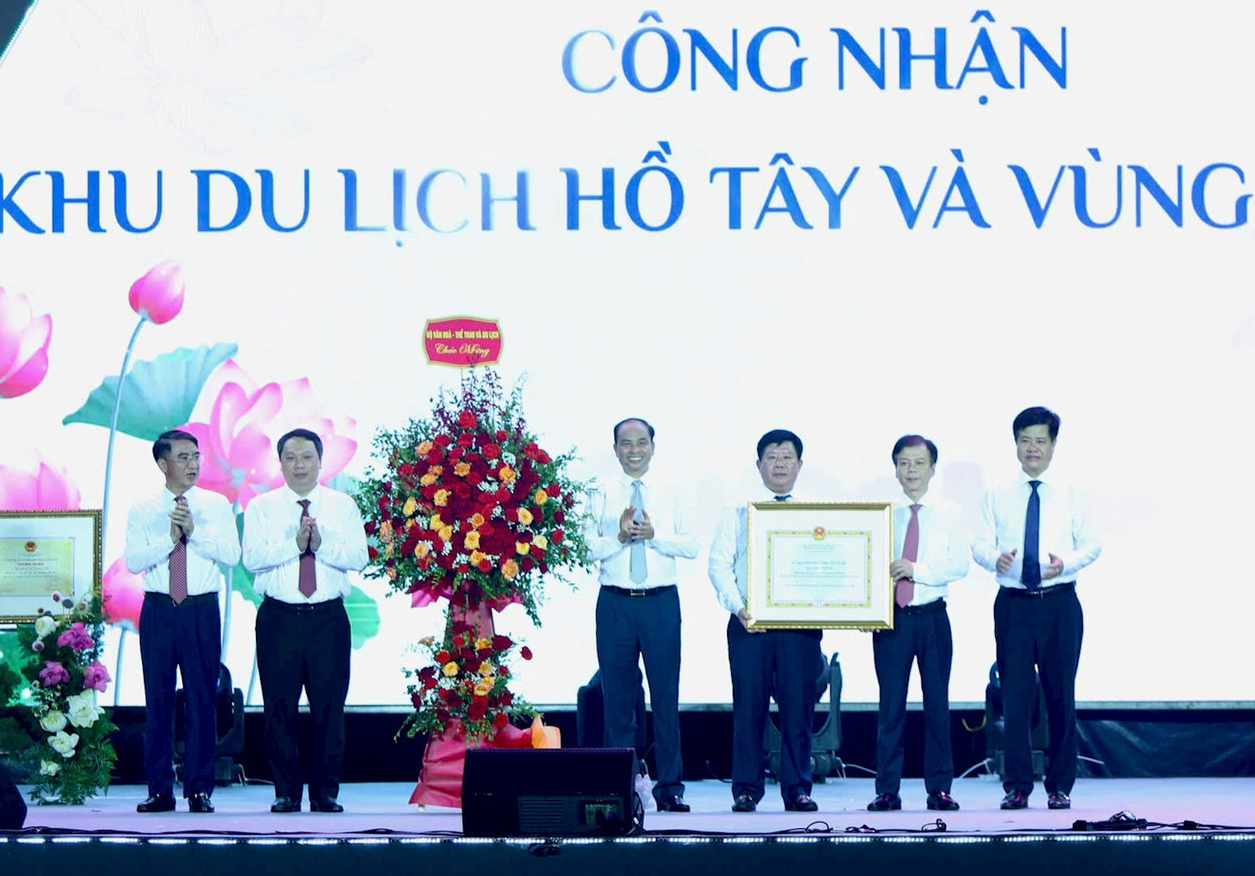 Trao quyết định