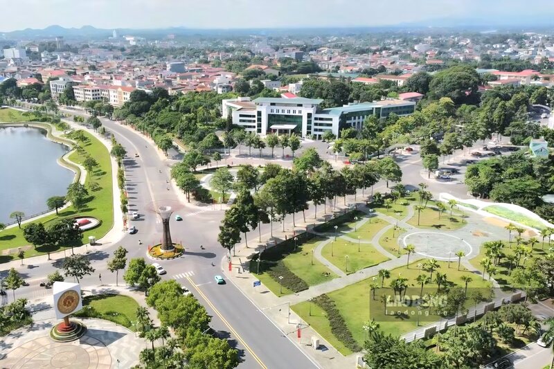 Khu vực cây xanh, vườn hoa gần Tỉnh ủy (góc phải bên dưới ảnh). Ảnh: Tô Công