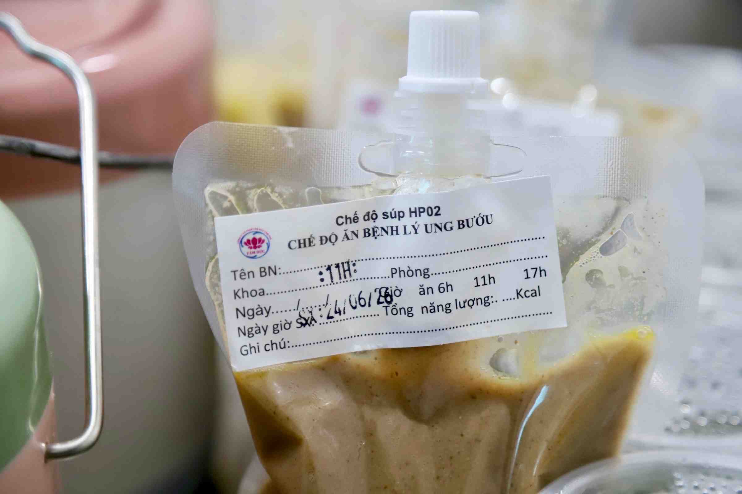 Một suất ăn theo chế độ ăn bệnh lý ung bướu tại Bệnh viện K. Ảnh: Trần Hà