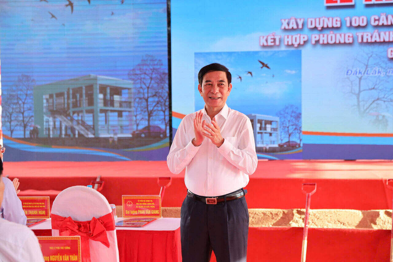 General Phan Van Giang, Member of the Politburo, Deputy Secretary of the Central Military Commission, Deputy Prime Minister, Minister of National Defense attends an event in Dak Lak province. Photo: Bao Trung