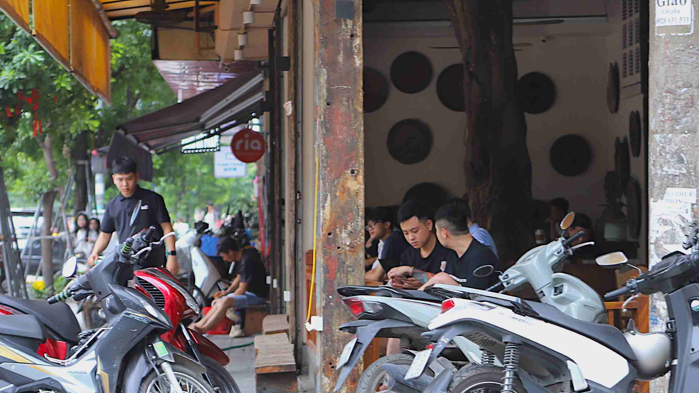 Việc sử dụng nhạc tại quán cà phê, nhà hàng cho mục đích kinh doanh phải tuân thủ quy định về bản quyền. Ảnh: Minh Vũ