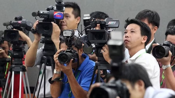 The Press and Parliamentary Forum emphasized the constructive role in the new era. Photo: Minh Hoa