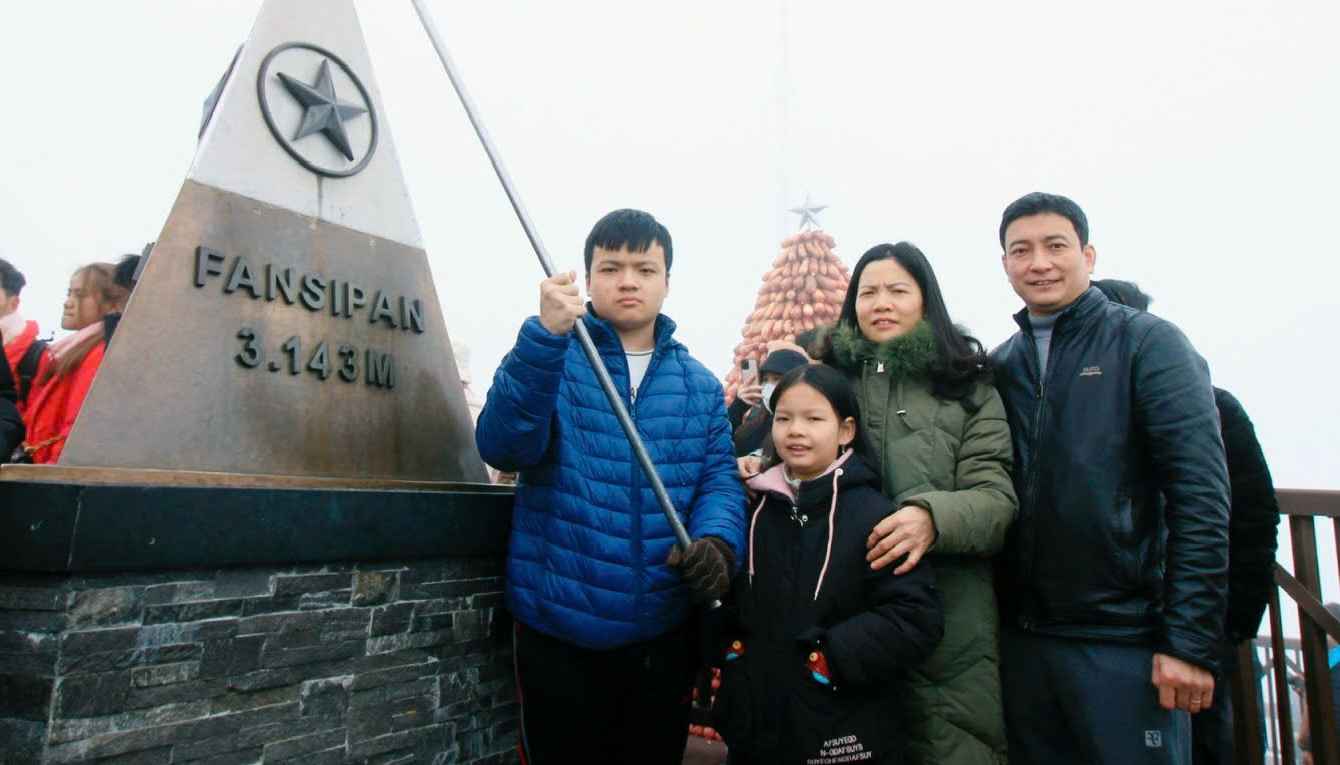 Family happiness is the foundation for Dr. Nguyen Thi Huong to continue to contribute to the profession. Photo: Character provided