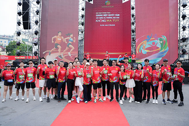 Nhiều nghệ sĩ tham gia chạy hưởng ứng tháng hành động phòng, chống ma túy. Ảnh: Việt Hà