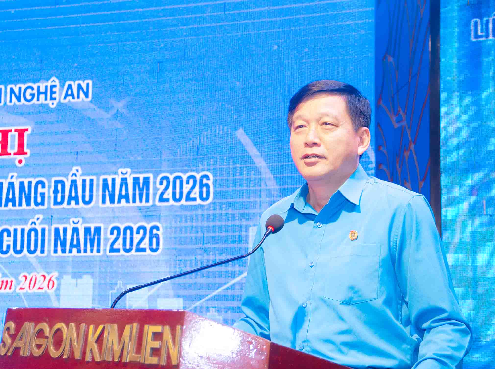 Chủ tịch LĐLĐ tỉnh Nghệ An Kha Văn Tám phát biểu kết luận hội nghị. Ảnh: Duy Chương