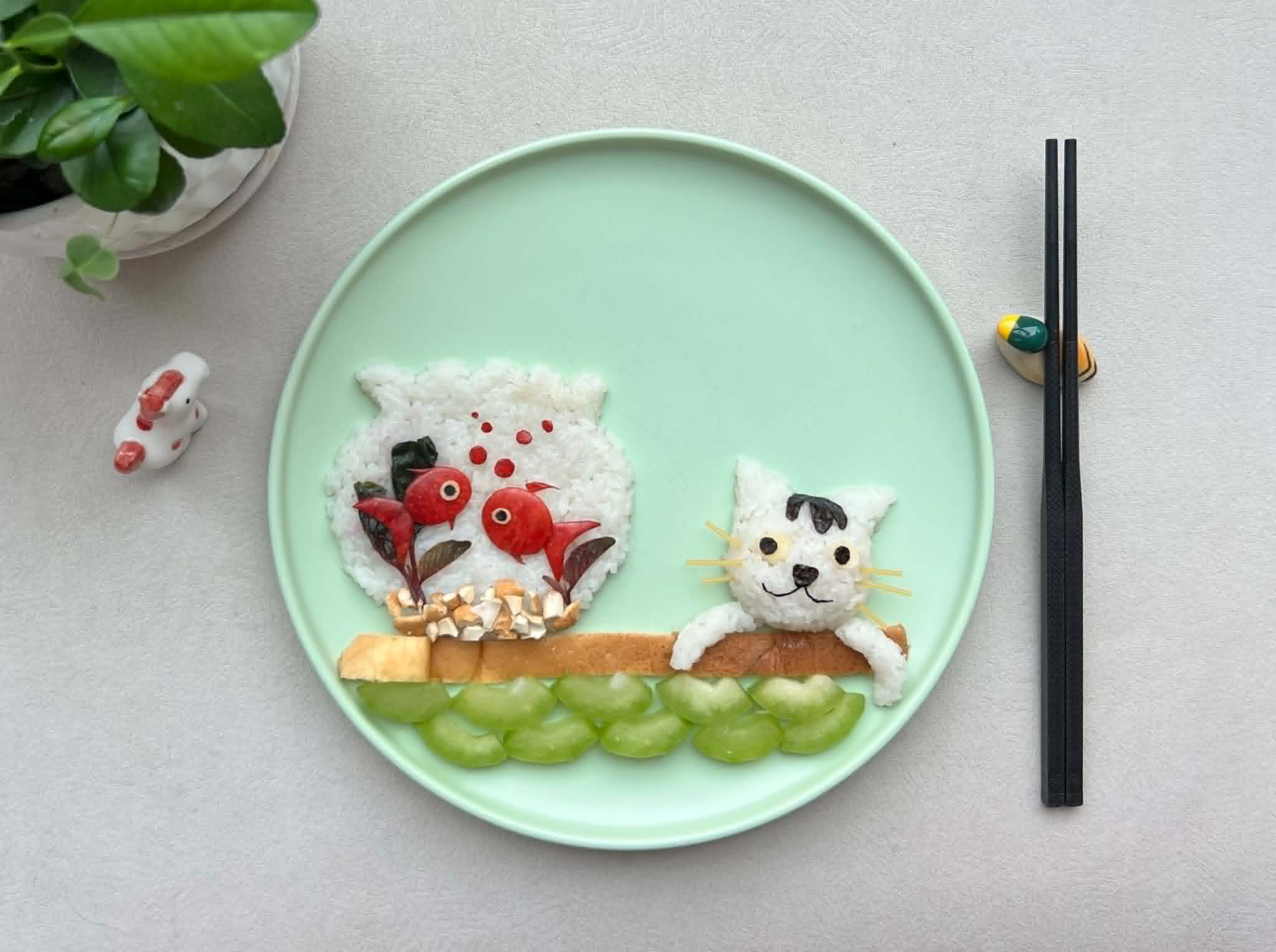 Những bữa cơm đầy màu sắc giúp trẻ nhỏ hào hứng và ăn ngon miệng hơn.