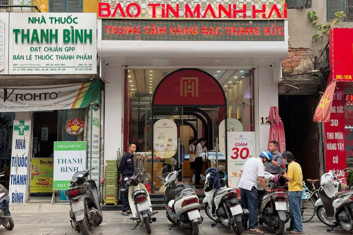 Vàng nhẫn tiếp tục là lựa chọn của nhiều người mua trong bối cảnh giá vàng tăng. Ảnh: Hà Lê 