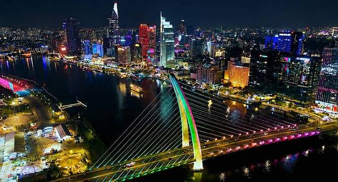 With advantages in infrastructure, services, culture and vibrant life, the city aims to build a night economic ecosystem with its own identity. Photo: Ngoc Le