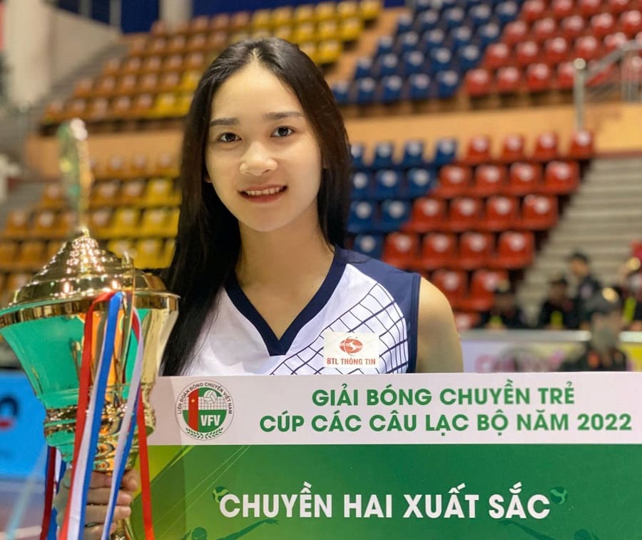 Khanh Huyen's face is supplemented by coach Nguyen Tuan Kiet to train the Vietnamese women's volleyball team in the near future. Photo: FBNV