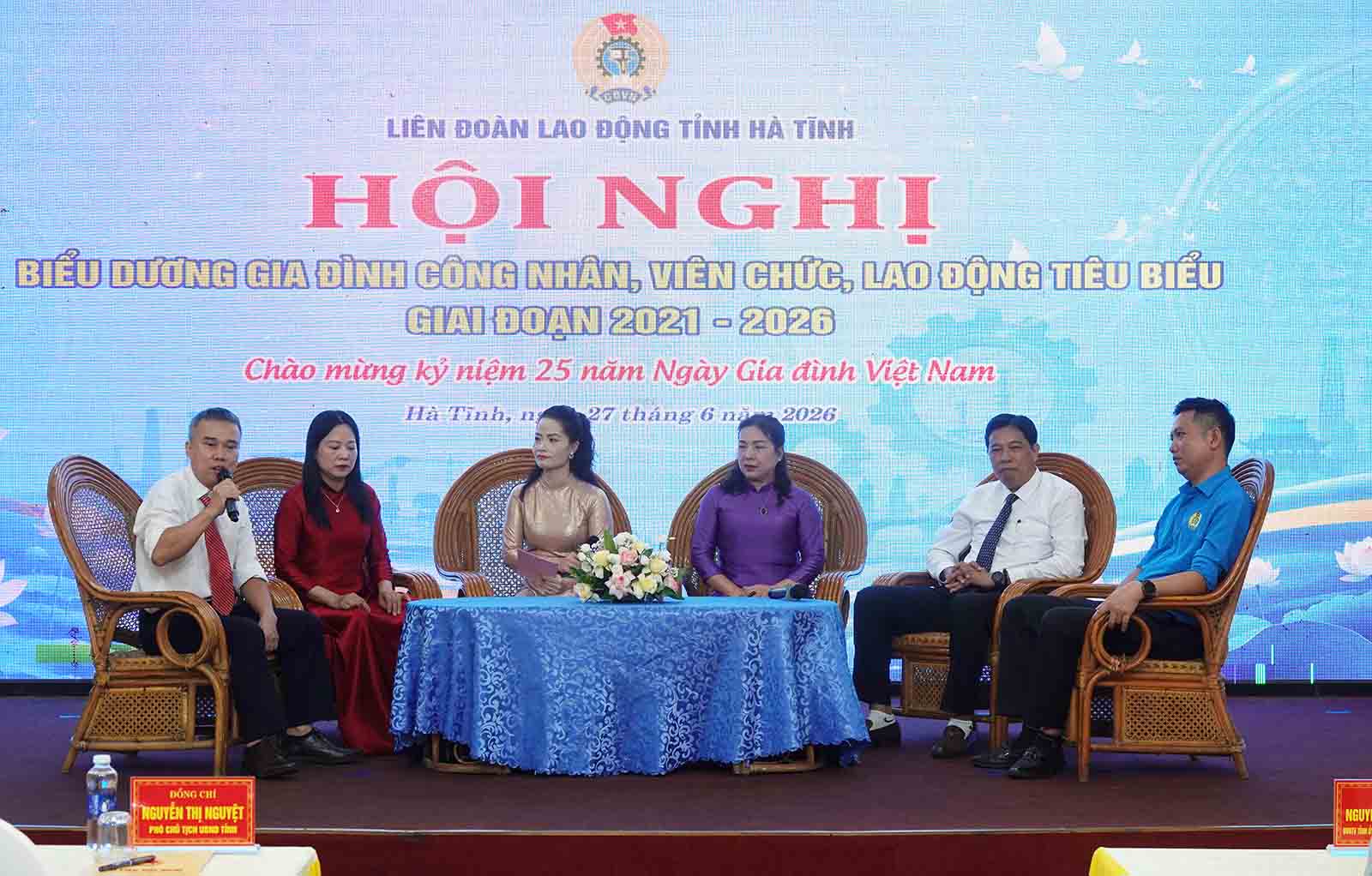 Chương trình tọa đàm. Ảnh: Trần Tuấn