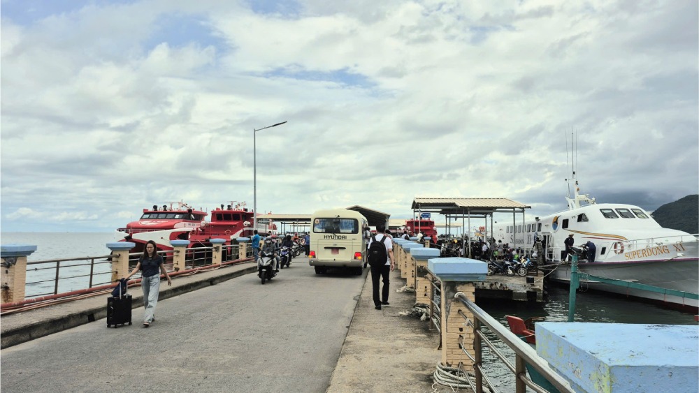 The police are actively implementing the Project to build Phu Quoc special zone into a "Model unit for security and urban civilization". Photo: Nguyen Anh