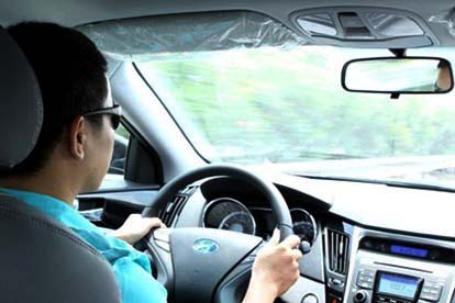 Some seemingly beneficial habits make cars consume more fuel. Photo: Luong Nguyen