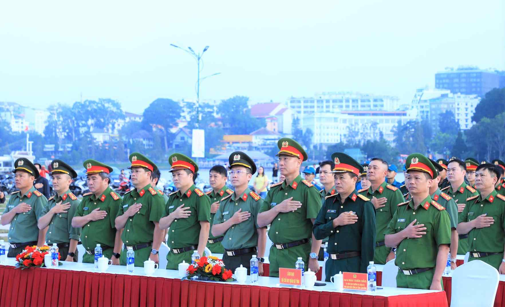 Lam Dong Provincial Police and forces participate in a rally to respond to the Action Month for Drug Prevention and Control. Photo: Phuoc Le