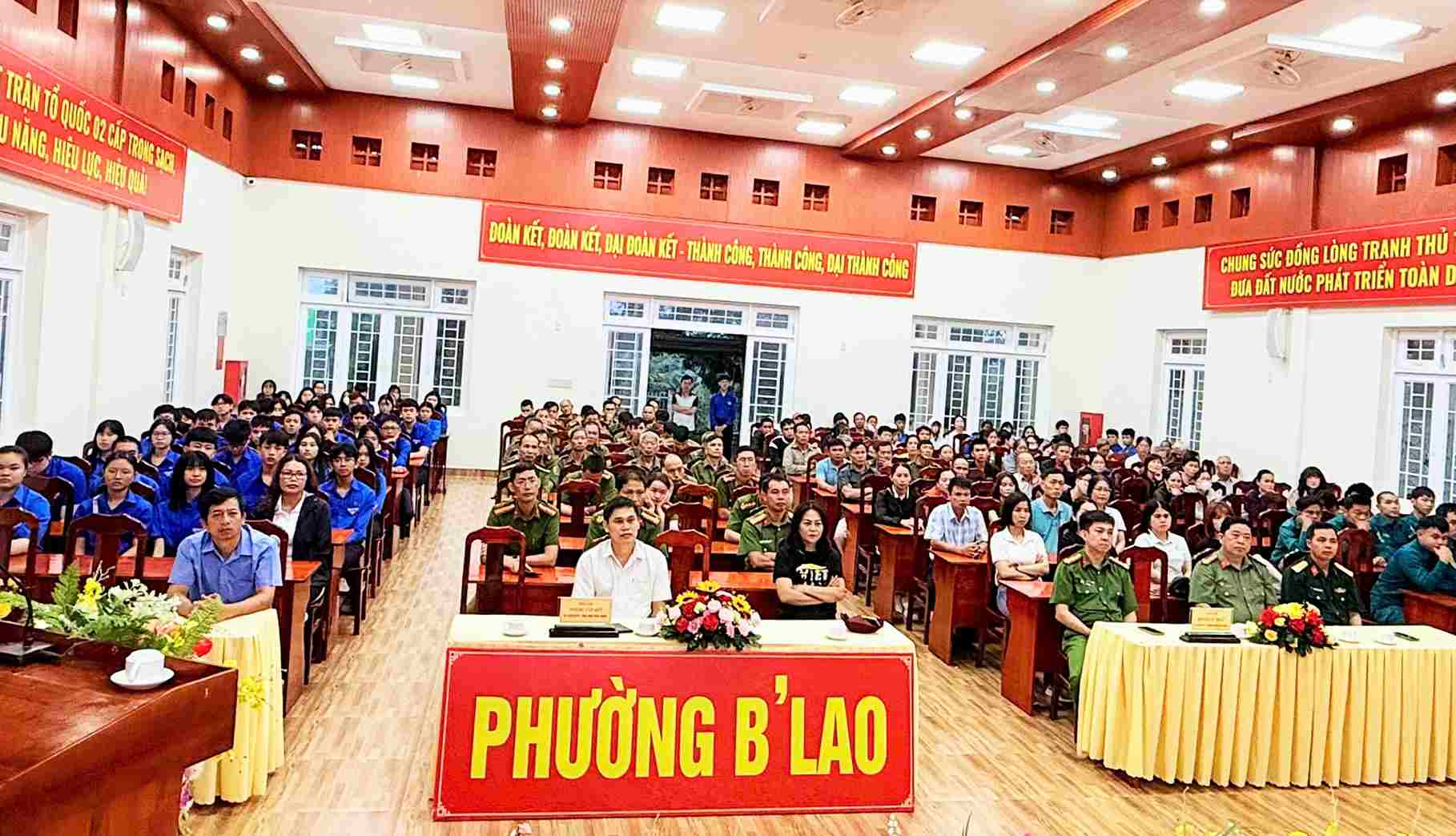 Phường B'Lao tổ chức mít tinh hưởng ứng Tháng hành động phòng, chống ma túy. Ảnh: Hoài Thanh 